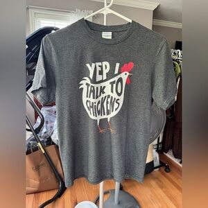 Port & Company graphic “Yep, I talk to chickens” youth Lg T-Shirt
